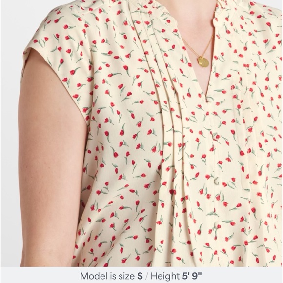 Cute pleated blouse with delicate rosebud print Xl from stitchfix/ Monday fun - Picture 3 of 6